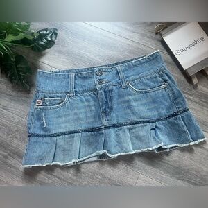 Vintage 90s Y2K Micro Mini Low Rise Ruffle Hem Denim Skirt.  Size 9/10